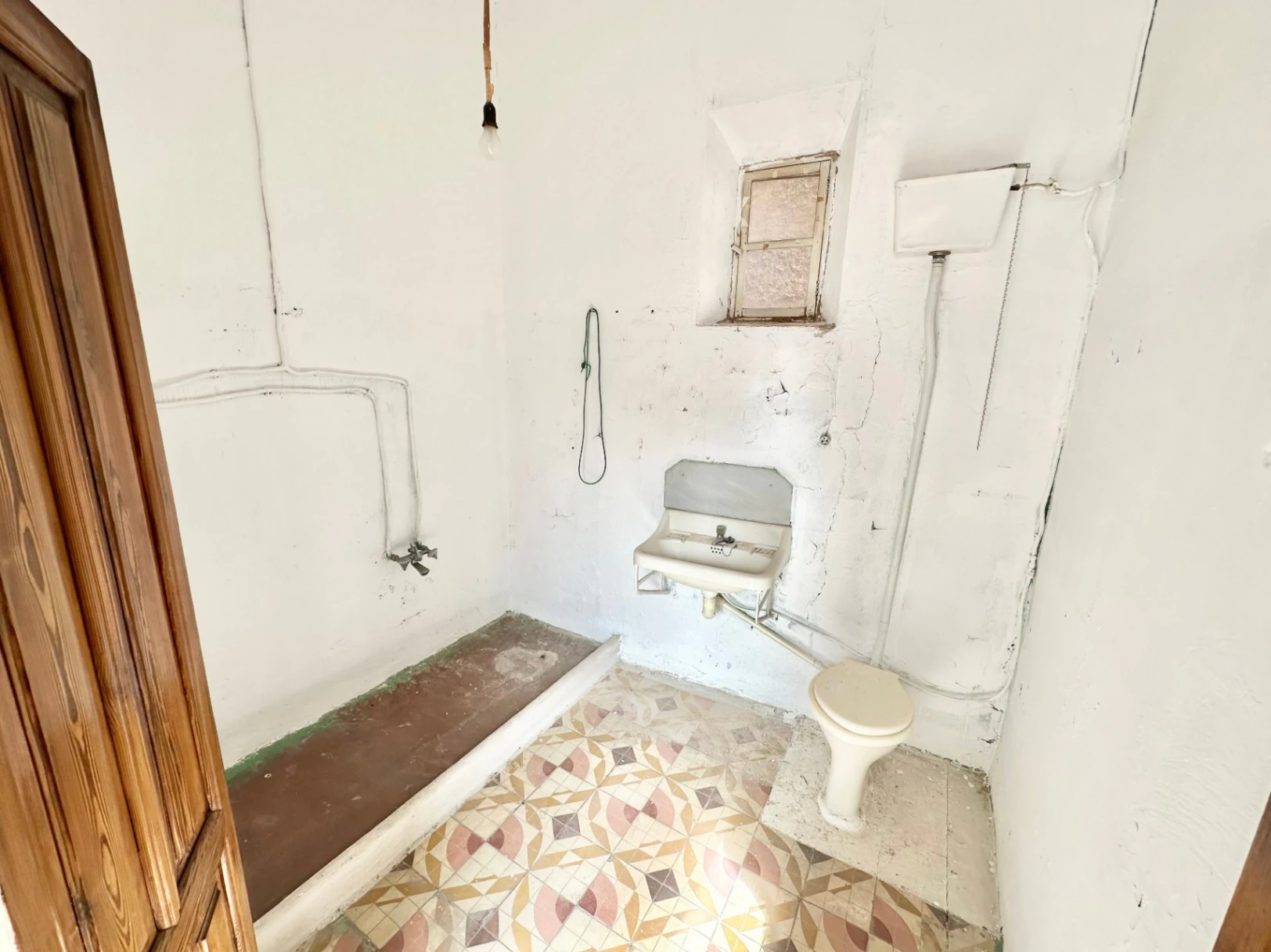 Casa de pueblo con más de 100 años de historia en el casco antiguo de Pego