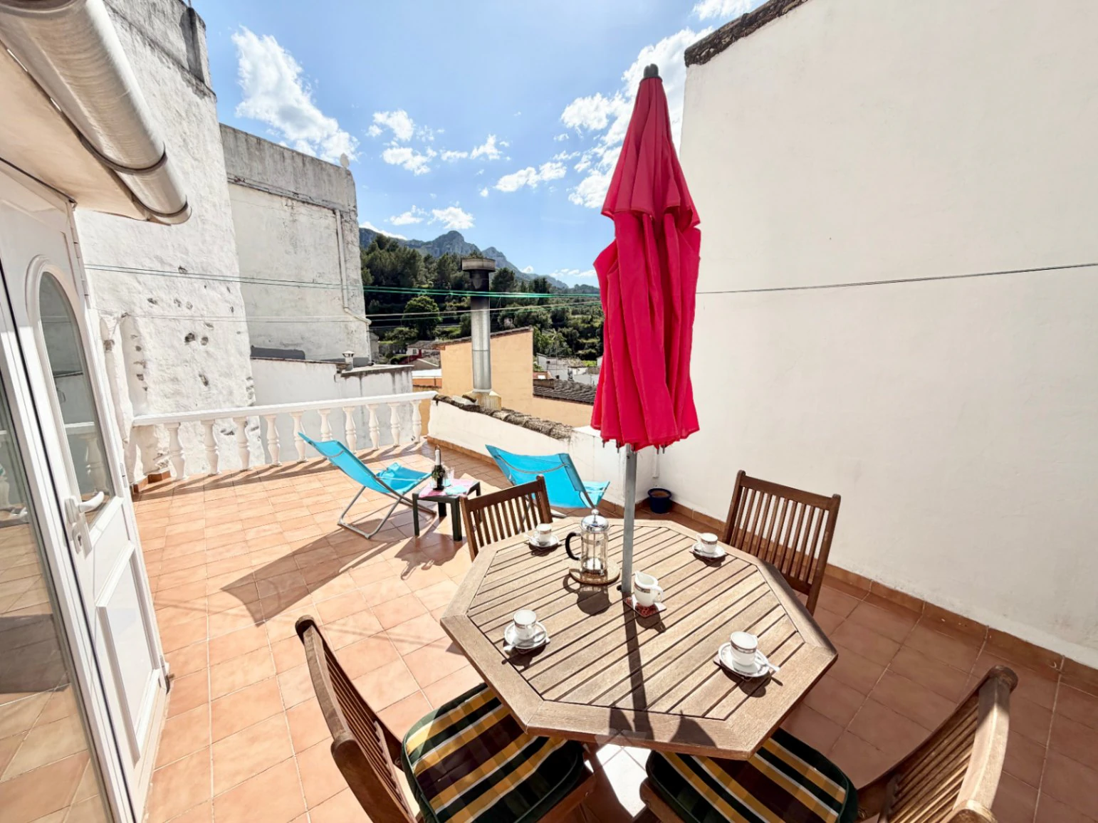 Terrasse mit Aussicht und ländlichem Charme in Benialí