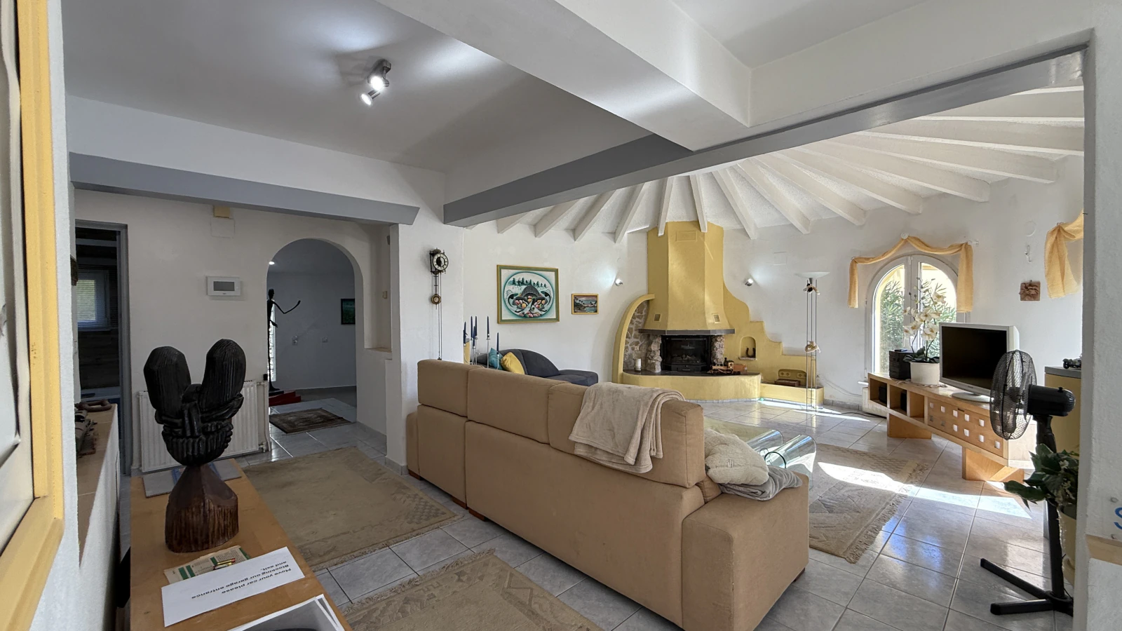 Grande villa sur un terrain d’angle avec piscine et double garage, dans un emplacement de premier choix à Benissa Montemar