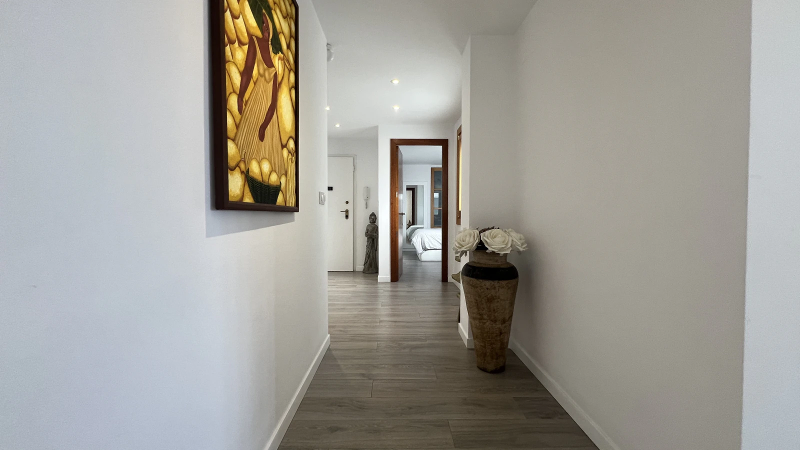 Renoviertes Penthouse mit 50 m Terrasse, Meer und Burgblick