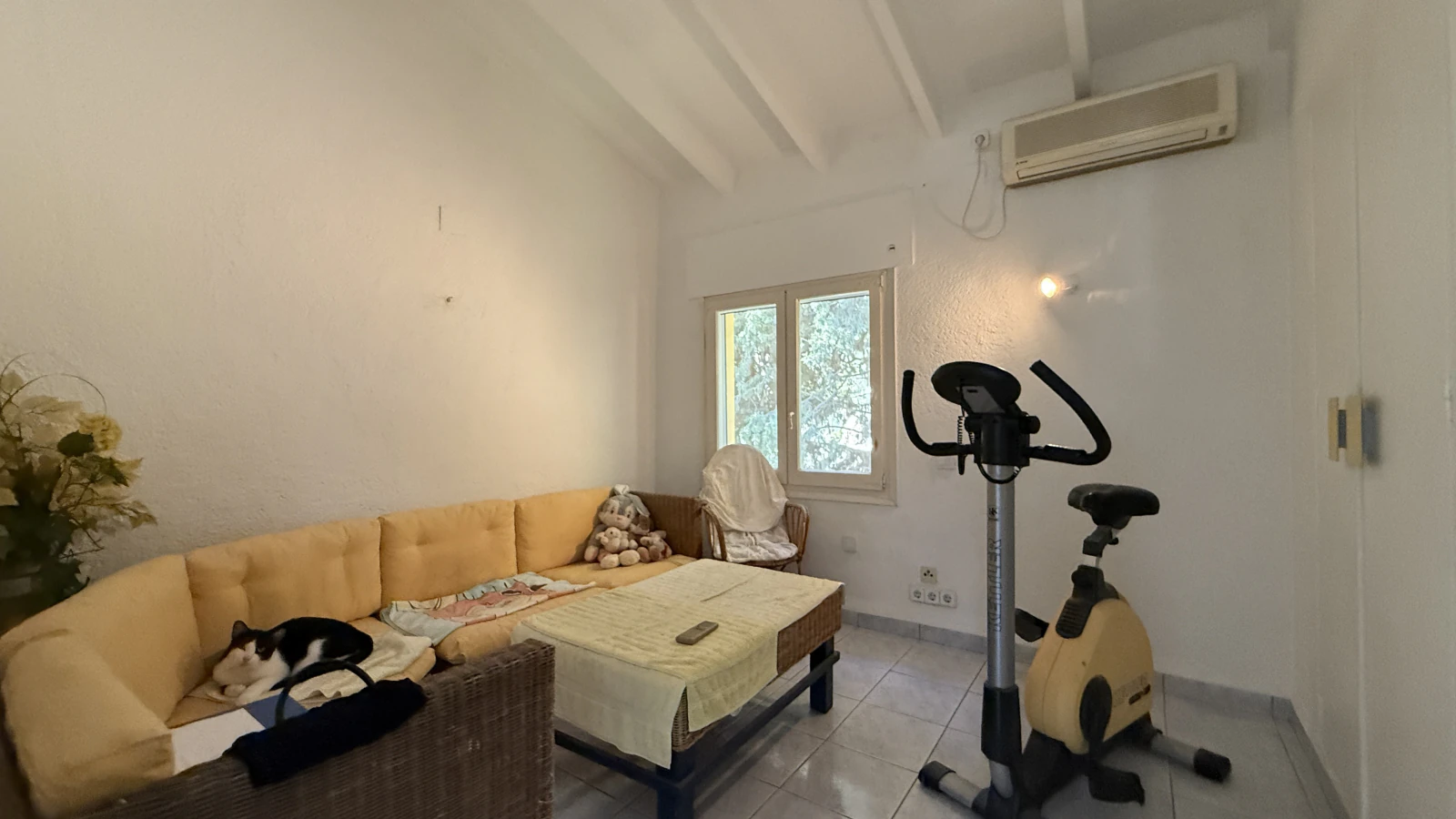 Grande villa sur un terrain d’angle avec piscine et double garage, dans un emplacement de premier choix à Benissa Montemar