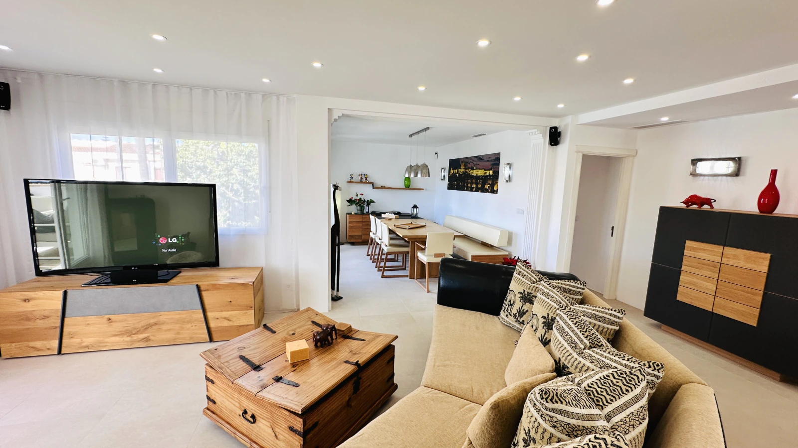 Außergewöhnlich schöne, komplett neu renovierte Penthousewohnung mit 3 Terrassen und Garage nur 250 m zum Meer