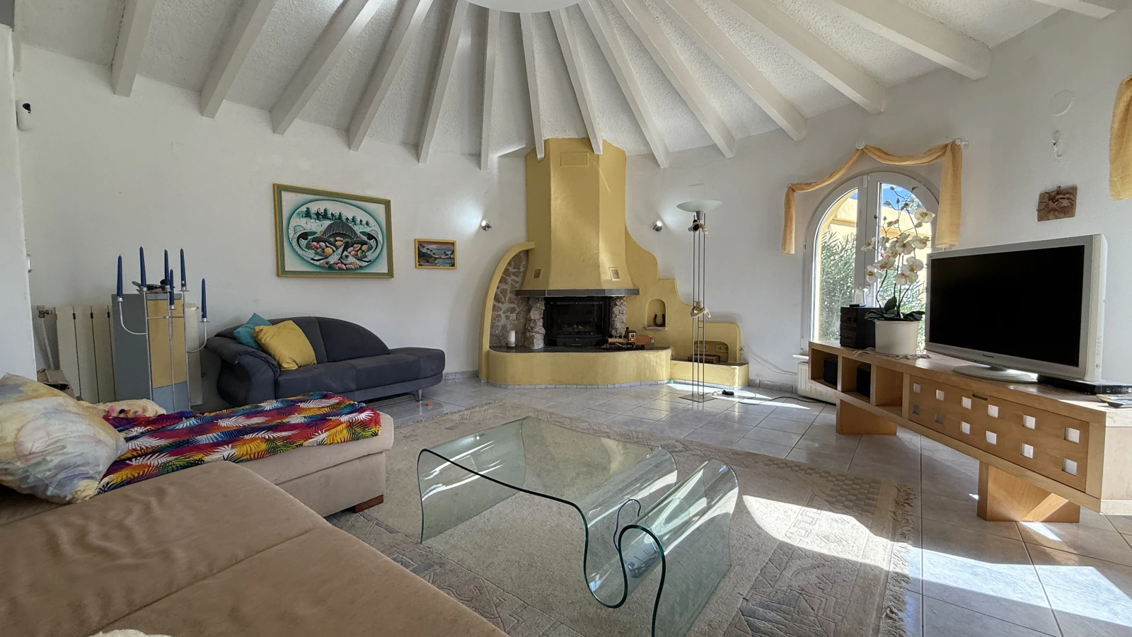 Grande villa sur un terrain d’angle avec piscine et double garage, dans un emplacement de premier choix à Benissa Montemar