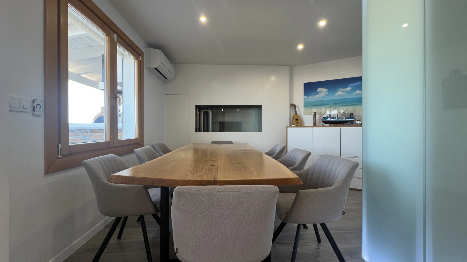 Renoviertes Penthouse mit 50 m Terrasse, Meer und Burgblick