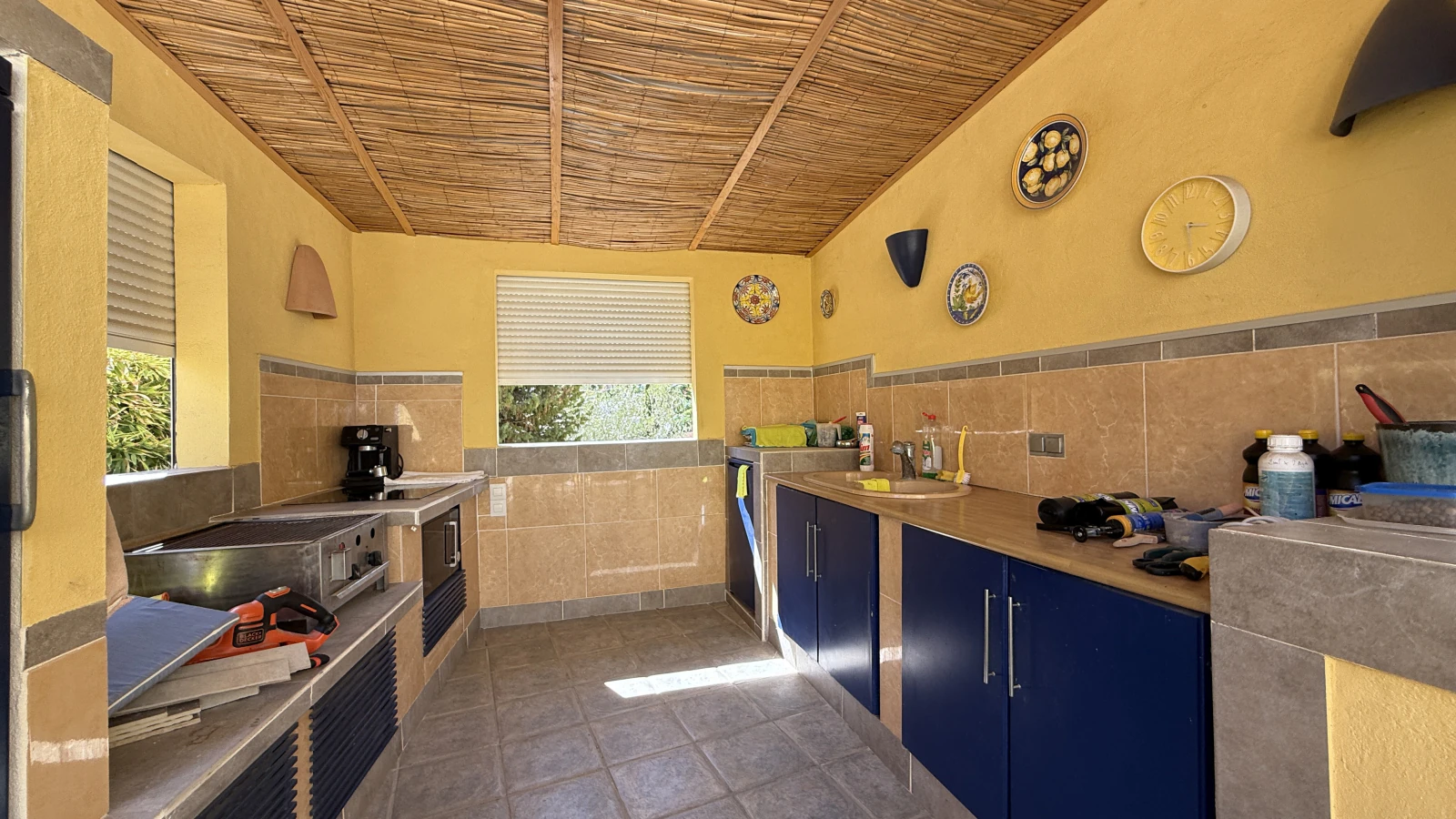 Grande villa sur un terrain d’angle avec piscine et double garage, dans un emplacement de premier choix à Benissa Montemar