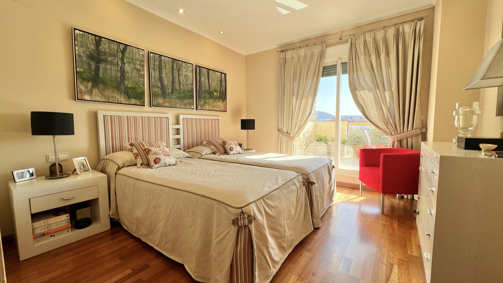 Exklusives Duplex-Penthouse mit 4 Schlafzimmern und privatem Pool auf der Dachterrasse