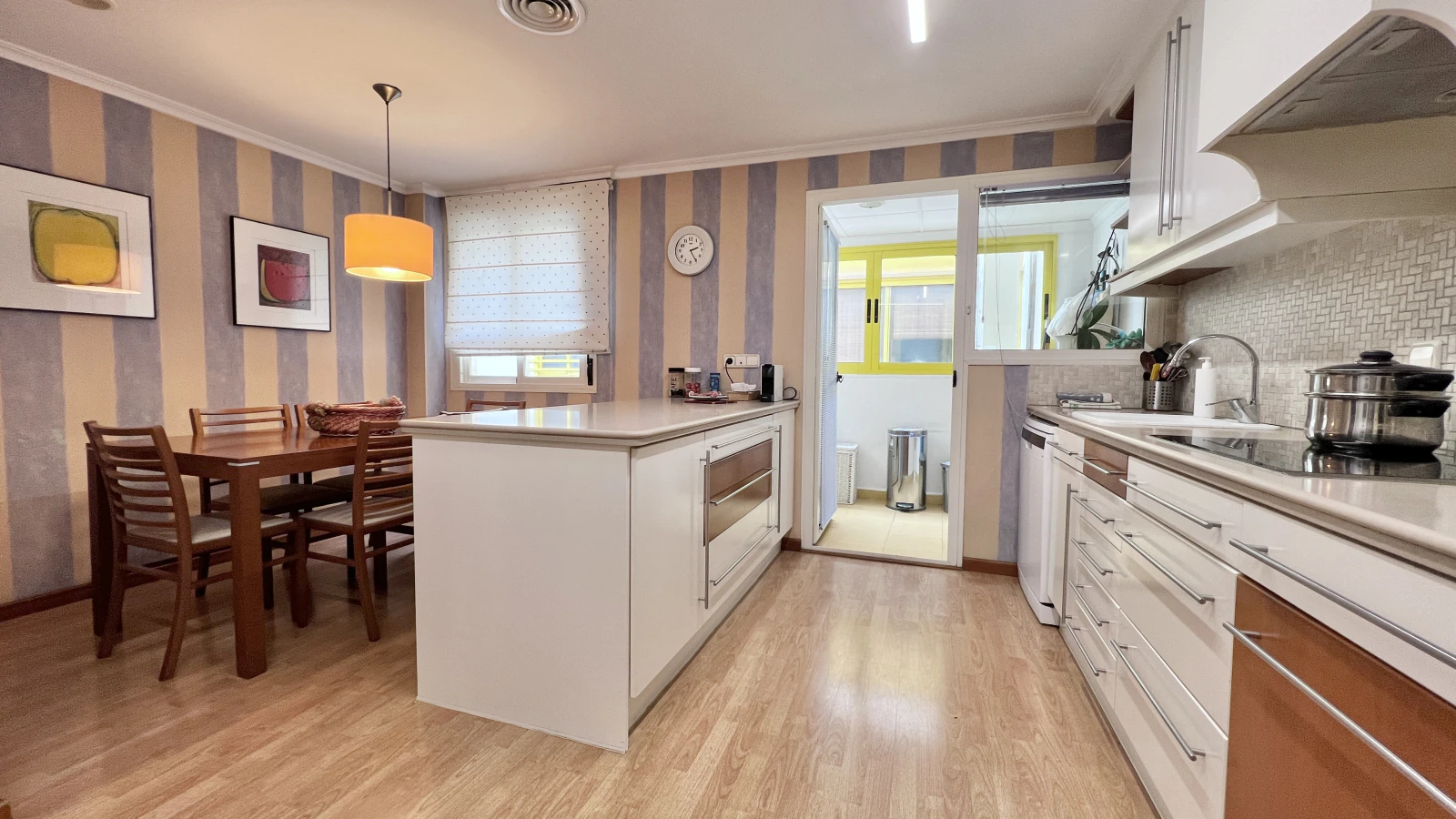 Exklusives Duplex-Penthouse mit 4 Schlafzimmern und privatem Pool auf der Dachterrasse
