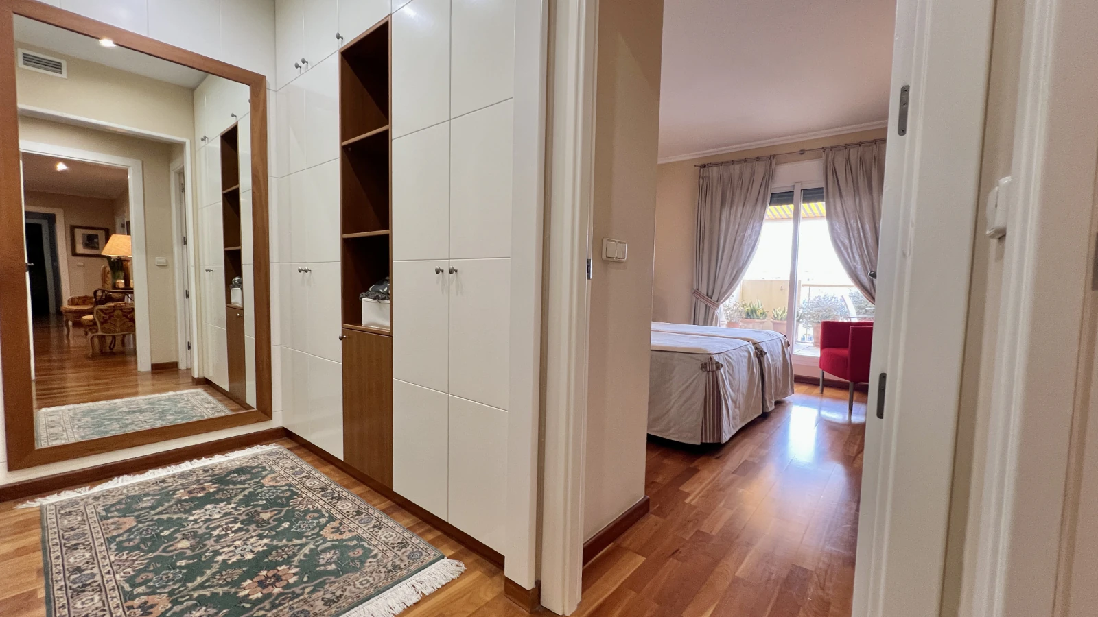 Exklusives Duplex-Penthouse mit 4 Schlafzimmern und privatem Pool auf der Dachterrasse