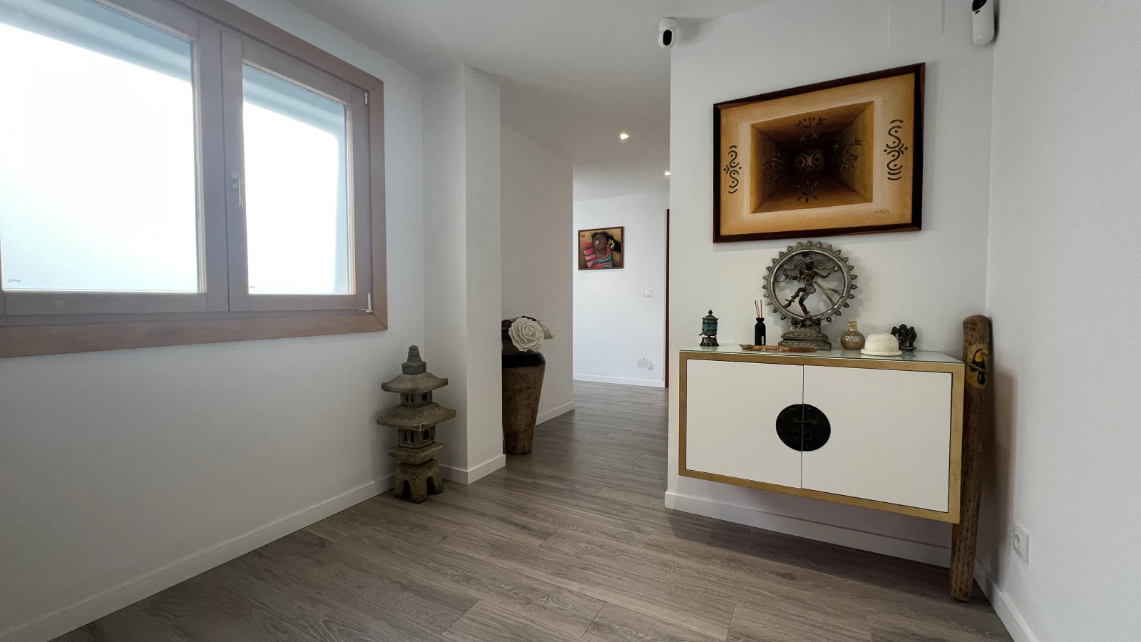 Renoviertes Penthouse mit 50 m Terrasse, Meer und Burgblick