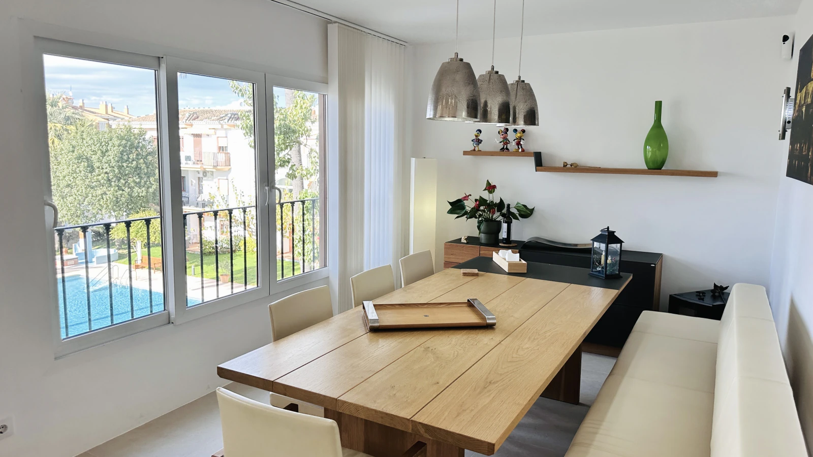 Außergewöhnlich schöne, komplett neu renovierte Penthousewohnung mit 3 Terrassen und Garage nur 250 m zum Meer