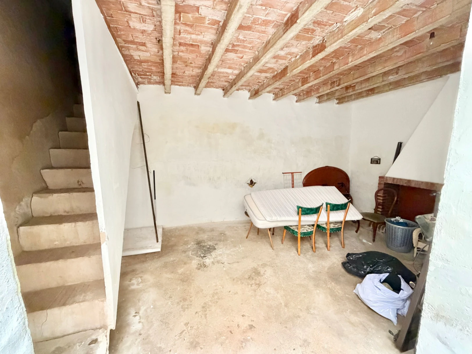 Maison de village avec un grand potentiel pour 3 logements et une terrasse panoramique.