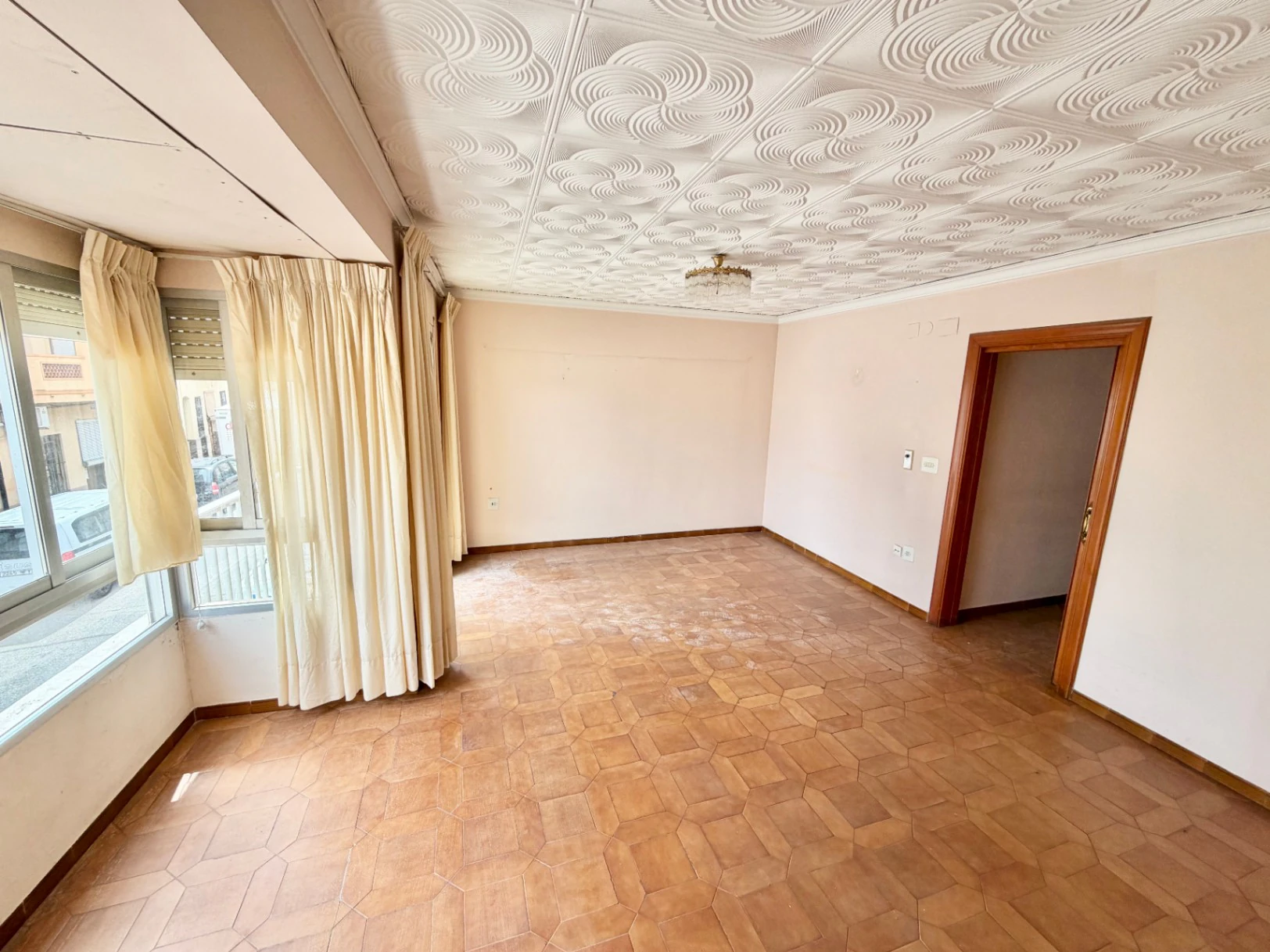 Maison de village avec un grand potentiel pour 3 logements et une terrasse panoramique.