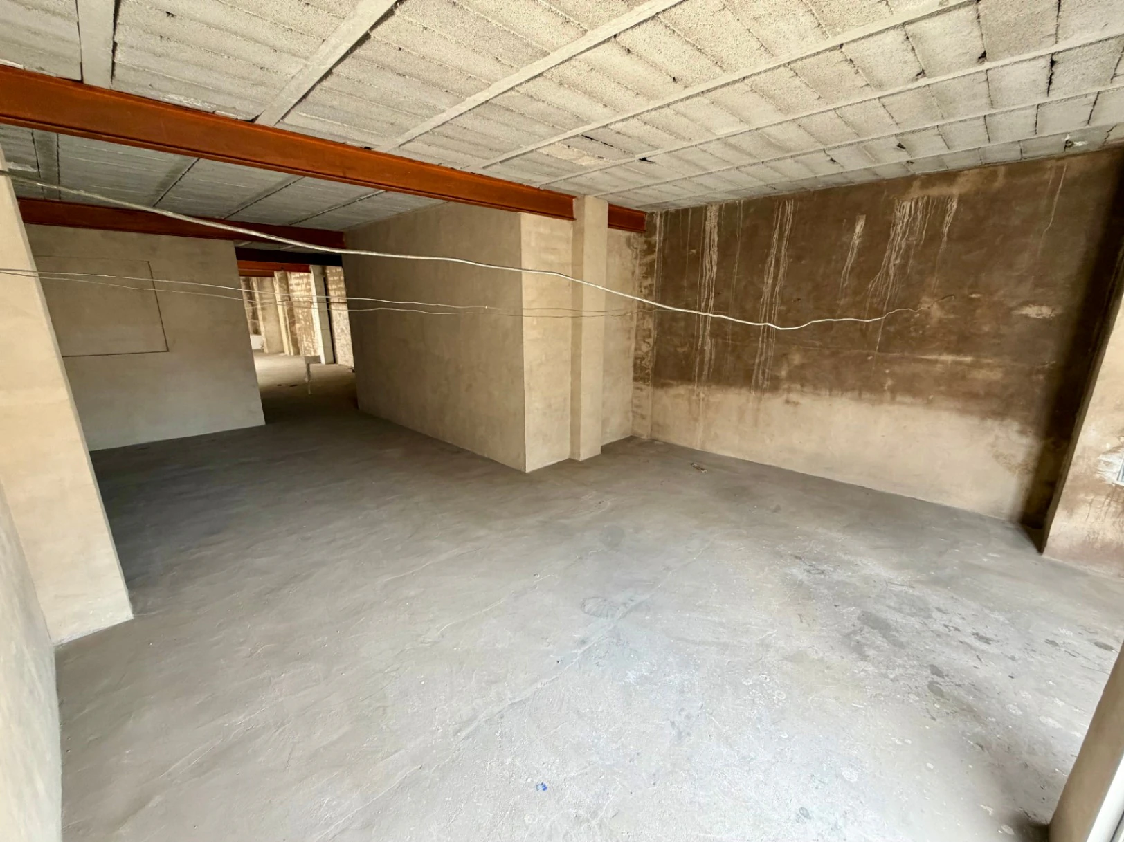 Maison de village avec un grand potentiel pour 3 logements et une terrasse panoramique.