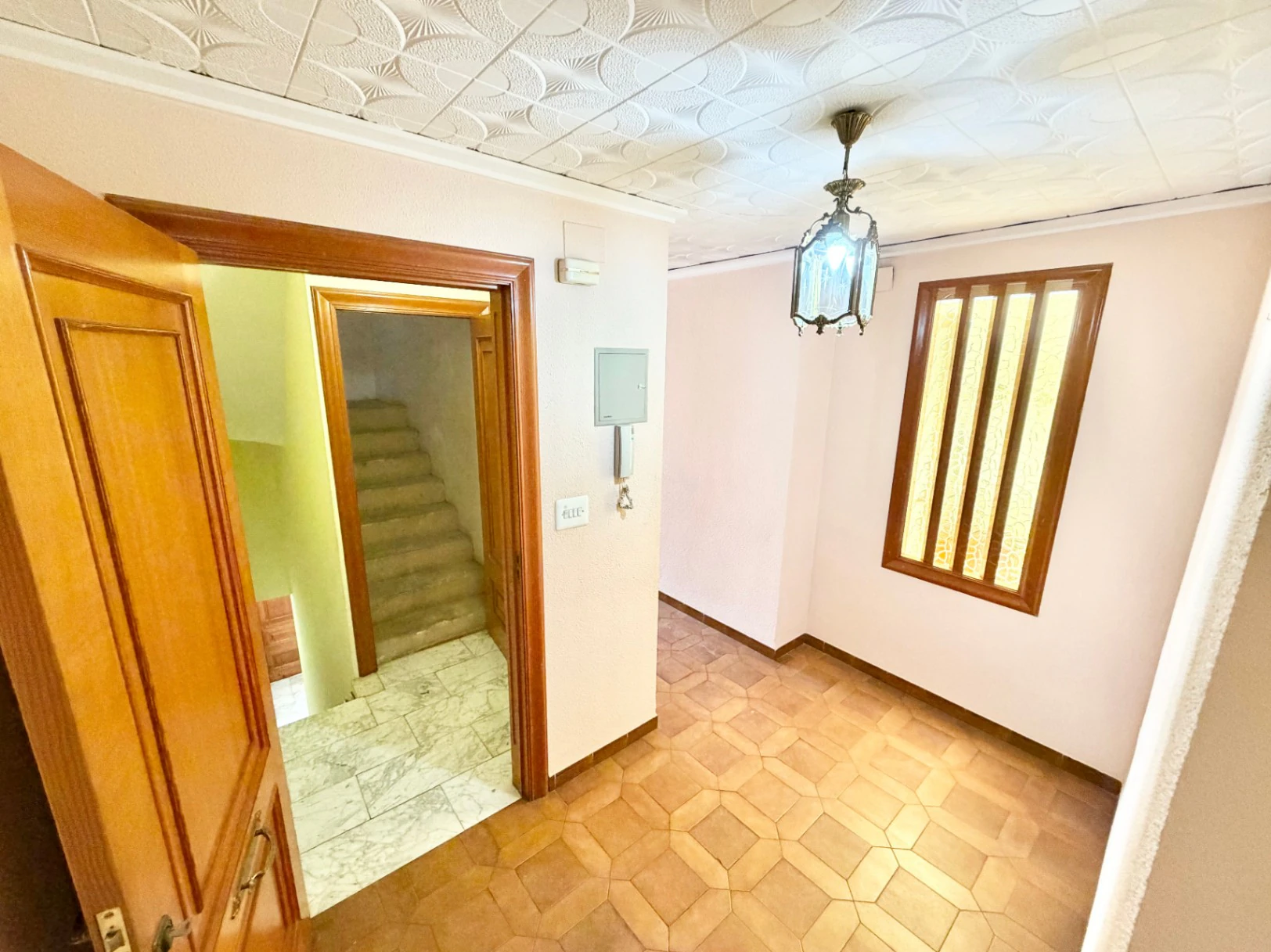 Maison de village avec un grand potentiel pour 3 logements et une terrasse panoramique.
