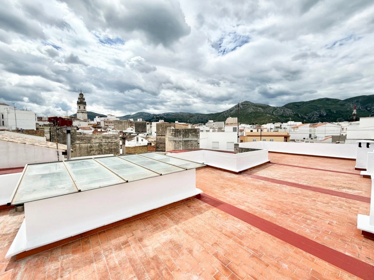 Maison de village avec un grand potentiel pour 3 logements et une terrasse panoramique.