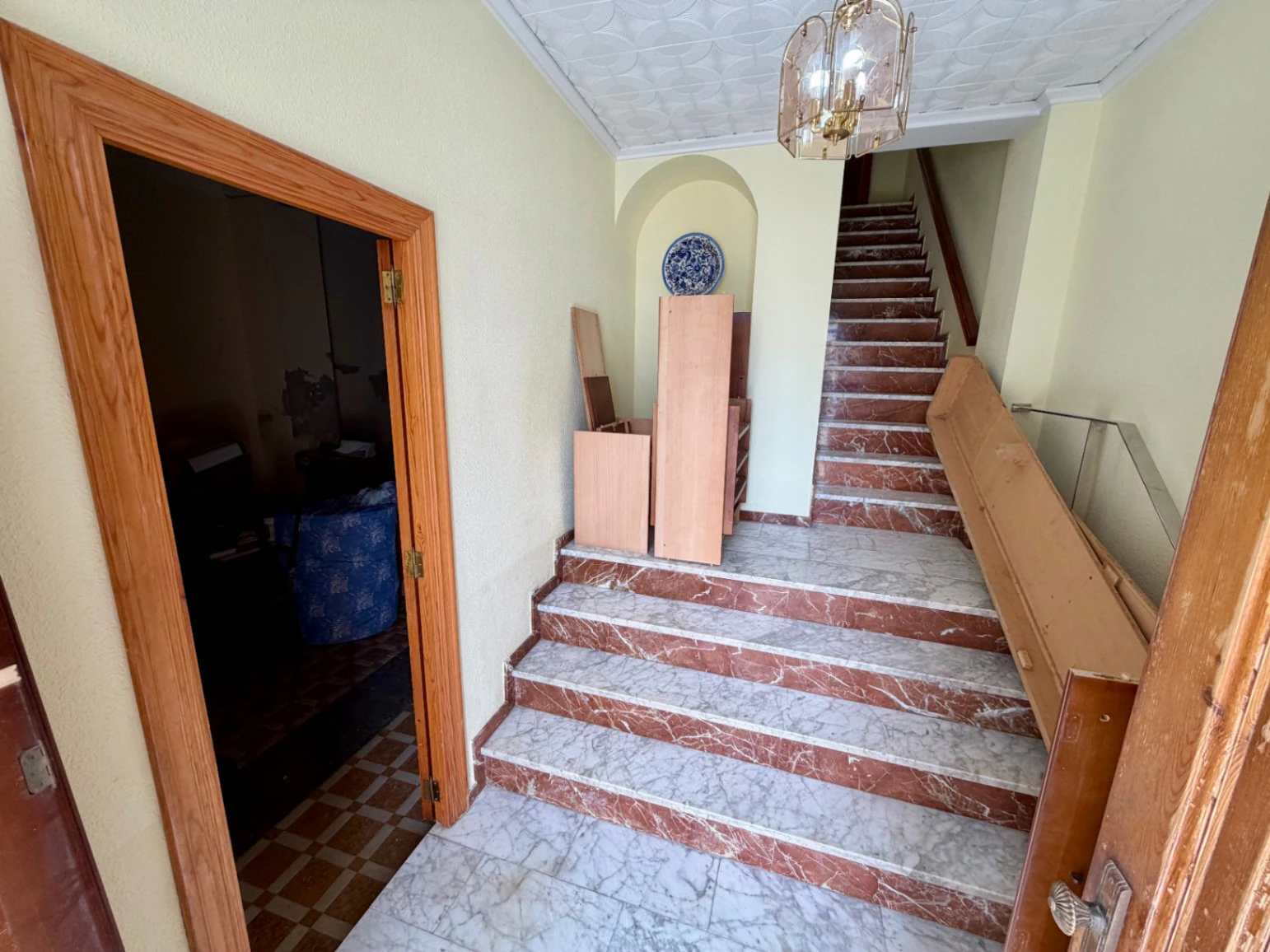 Maison de village avec un grand potentiel pour 3 logements et une terrasse panoramique.