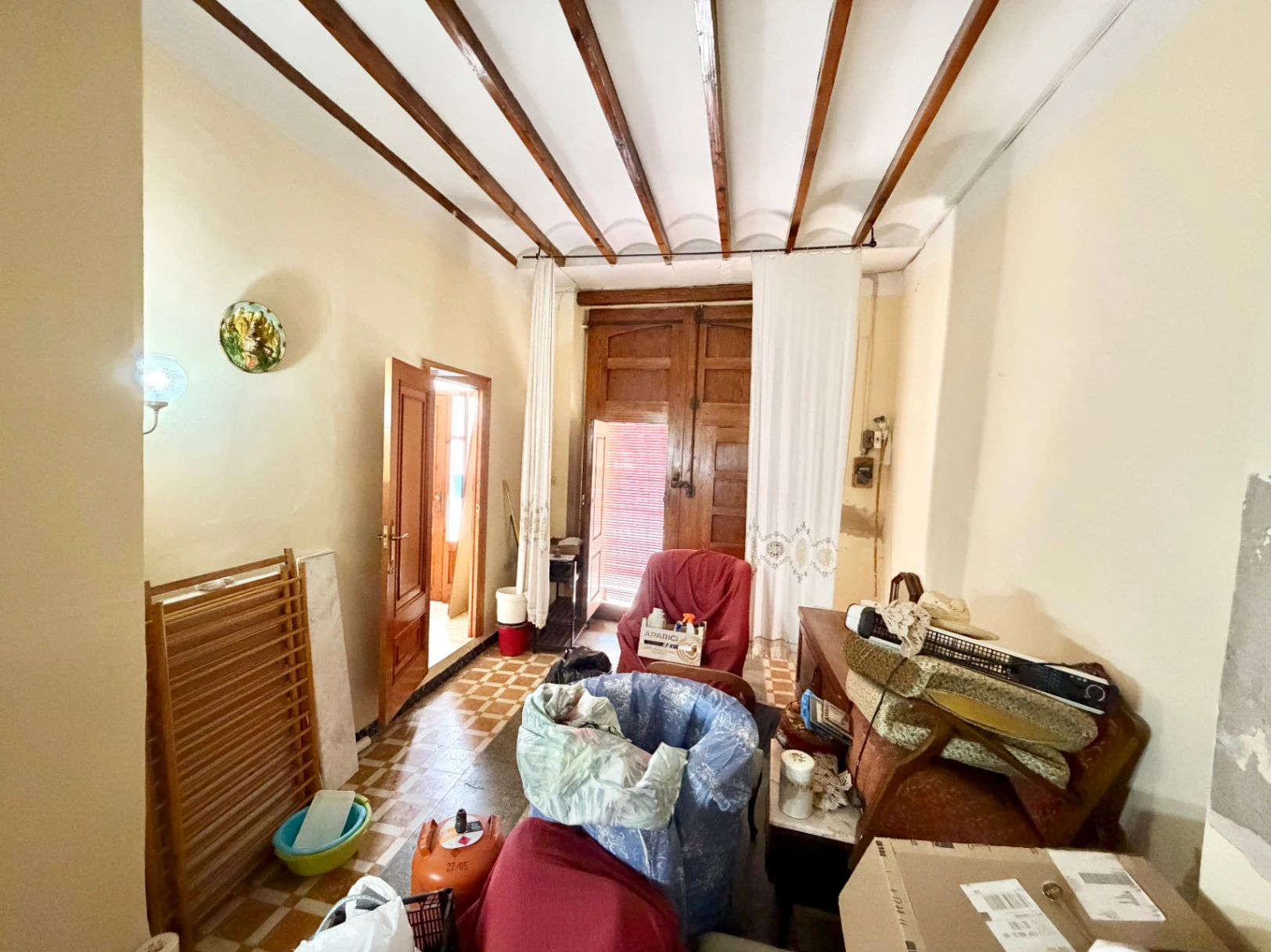 Maison de village avec un grand potentiel pour 3 logements et une terrasse panoramique.