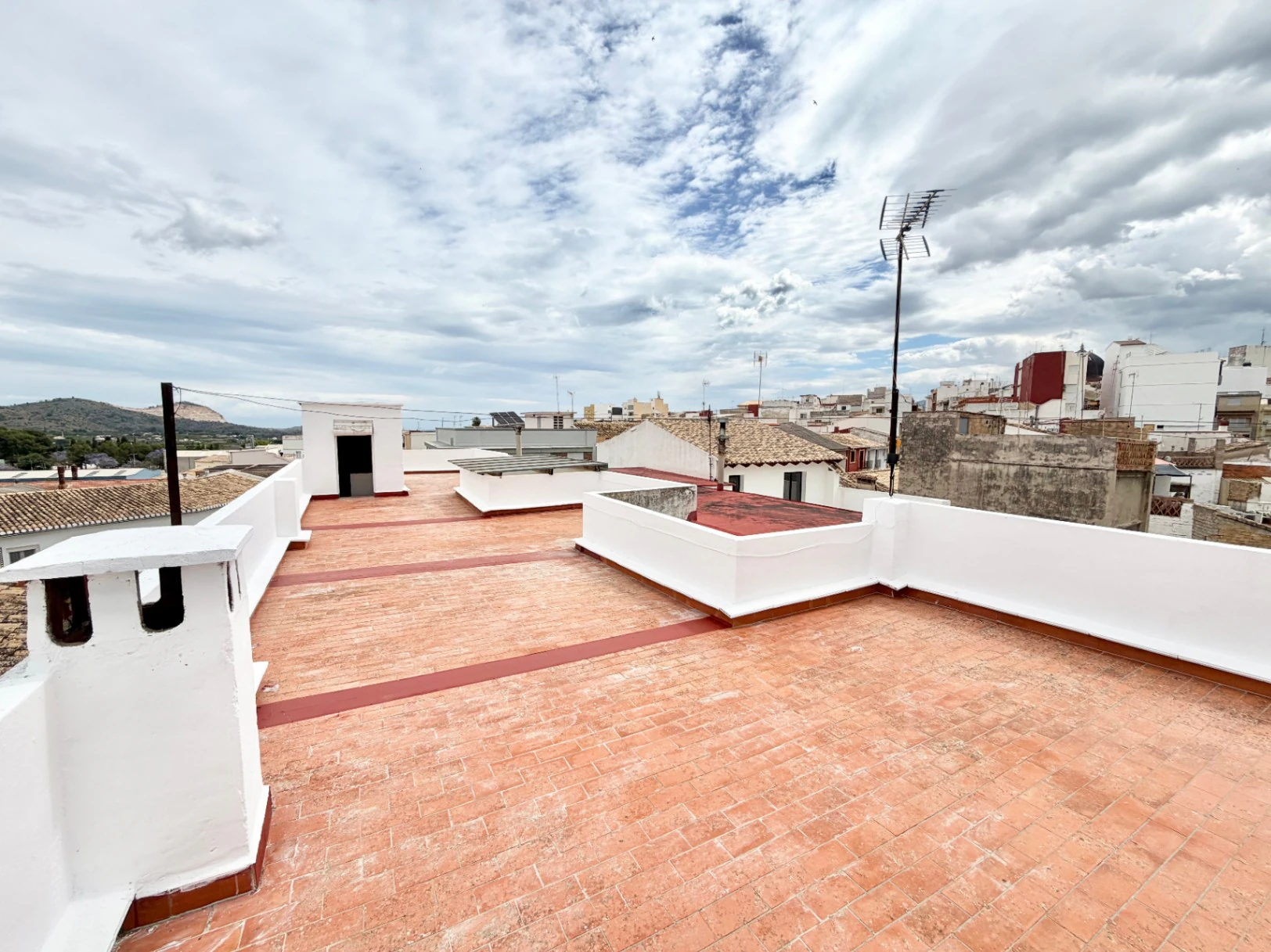 Maison de village avec un grand potentiel pour 3 logements et une terrasse panoramique.