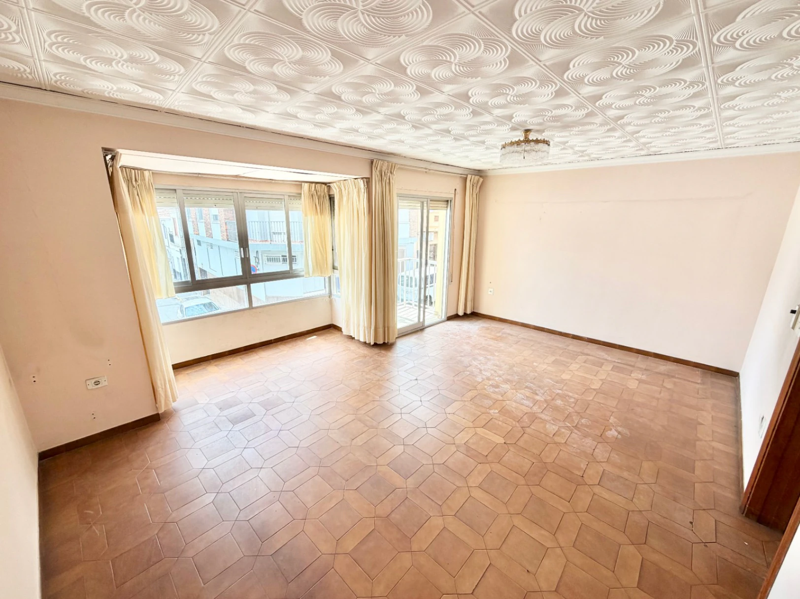Maison de village avec un grand potentiel pour 3 logements et une terrasse panoramique.