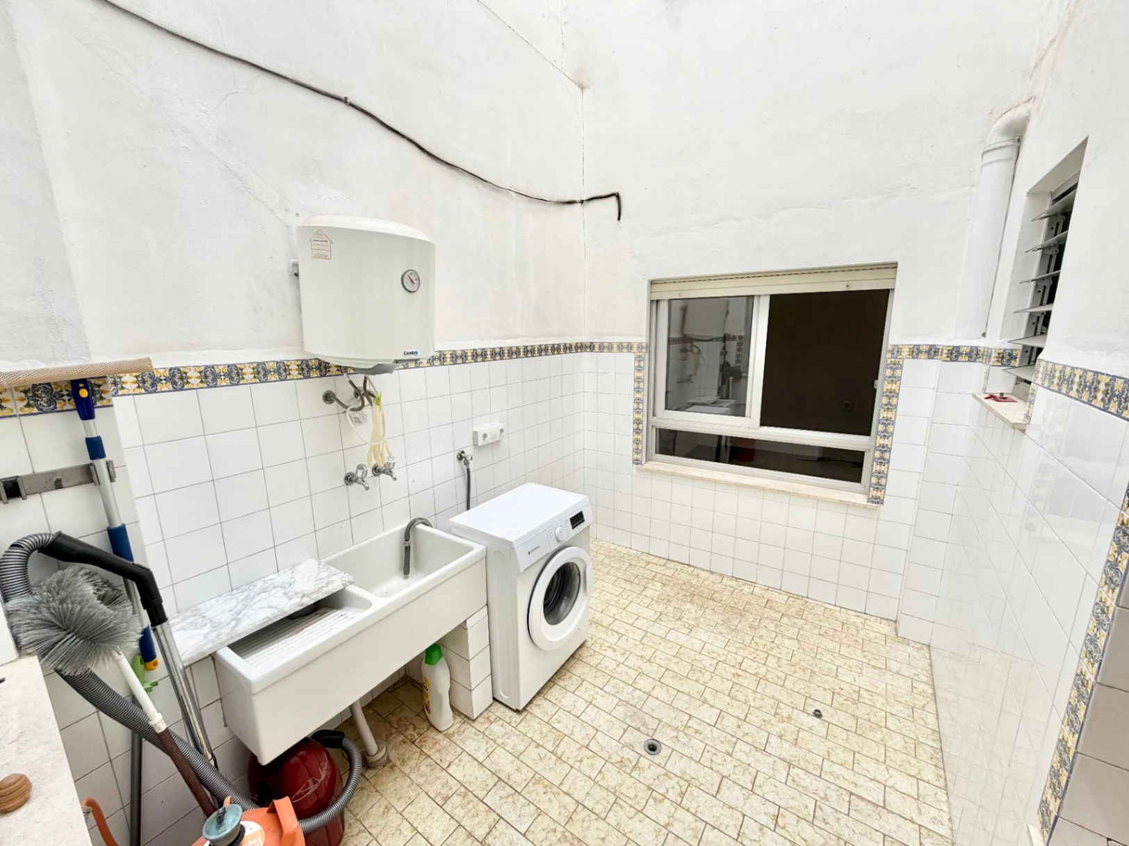 Maison de village avec un grand potentiel pour 3 logements et une terrasse panoramique.