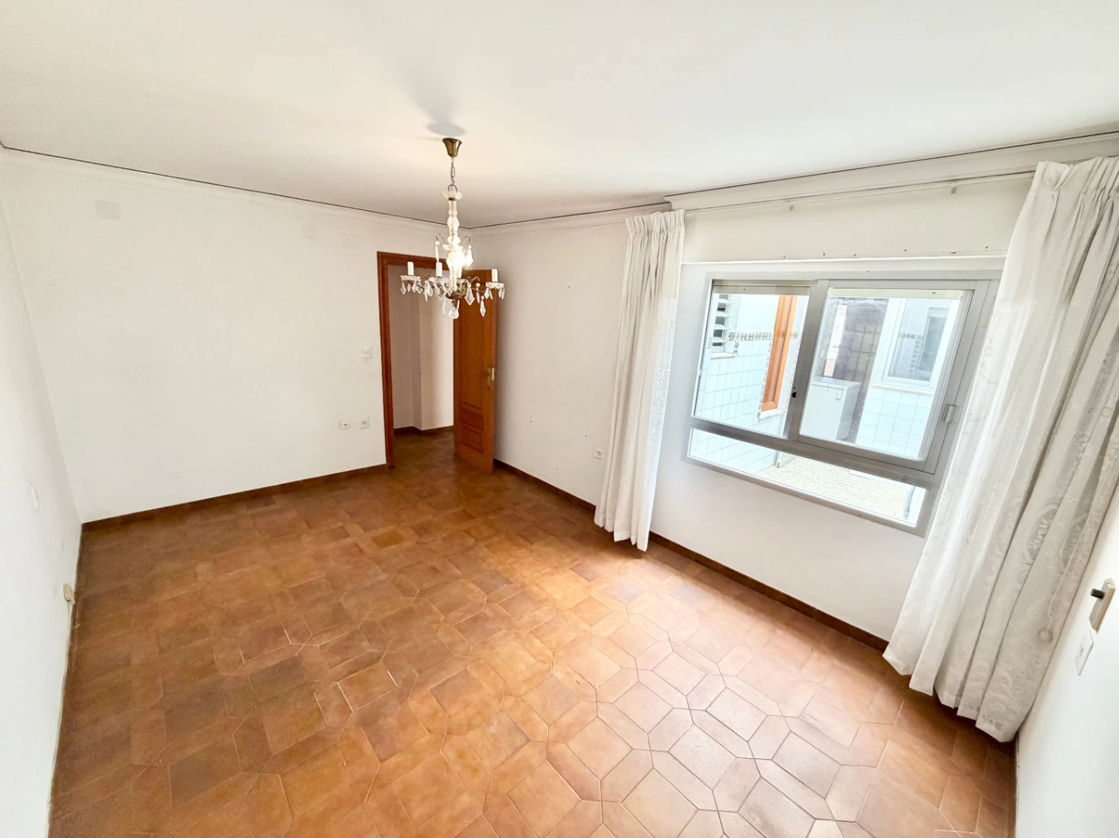 Maison de village avec un grand potentiel pour 3 logements et une terrasse panoramique.