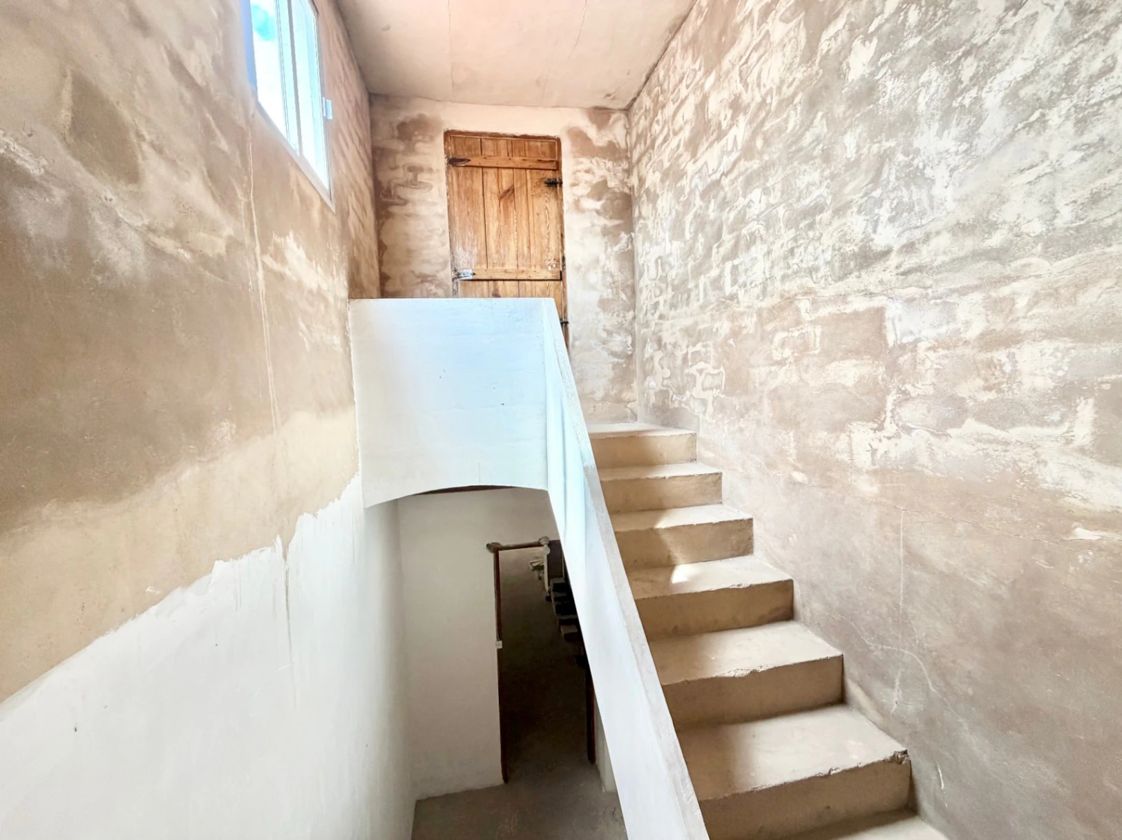 Maison de village avec un grand potentiel pour 3 logements et une terrasse panoramique.