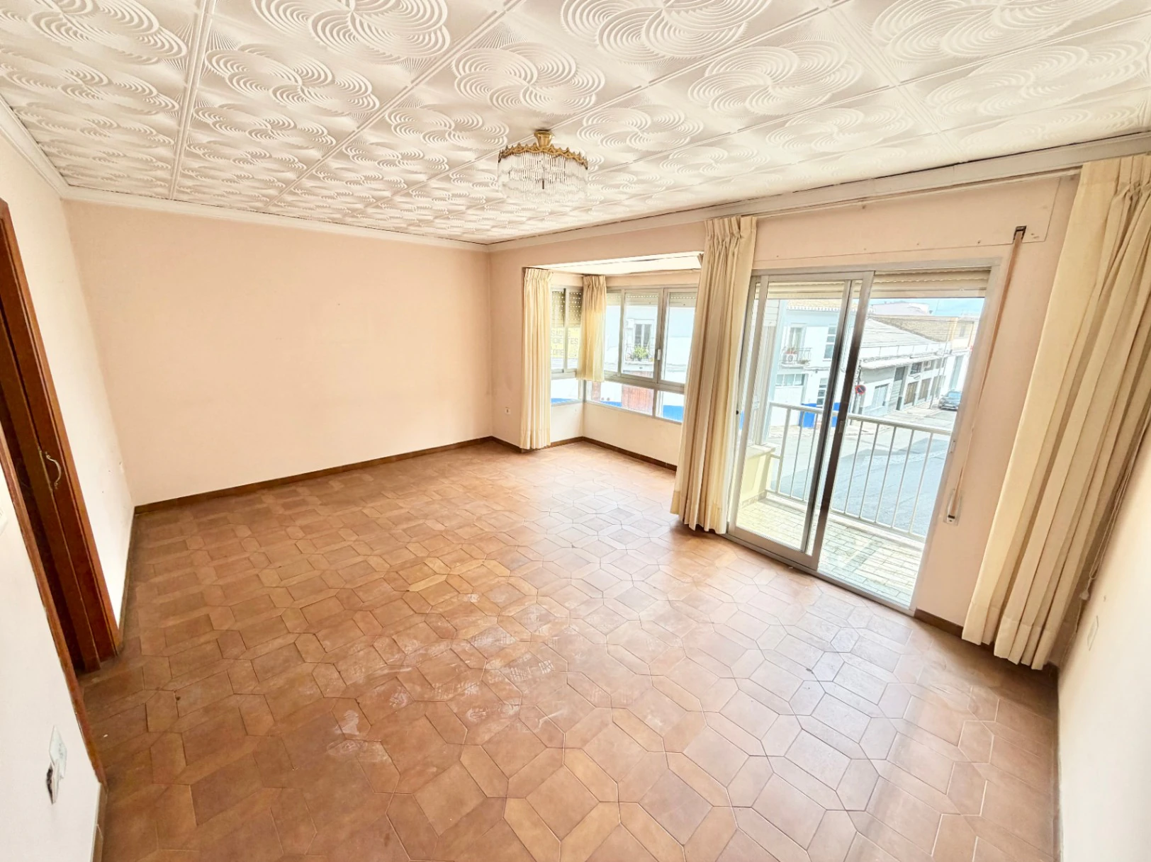 Maison de village avec un grand potentiel pour 3 logements et une terrasse panoramique.
