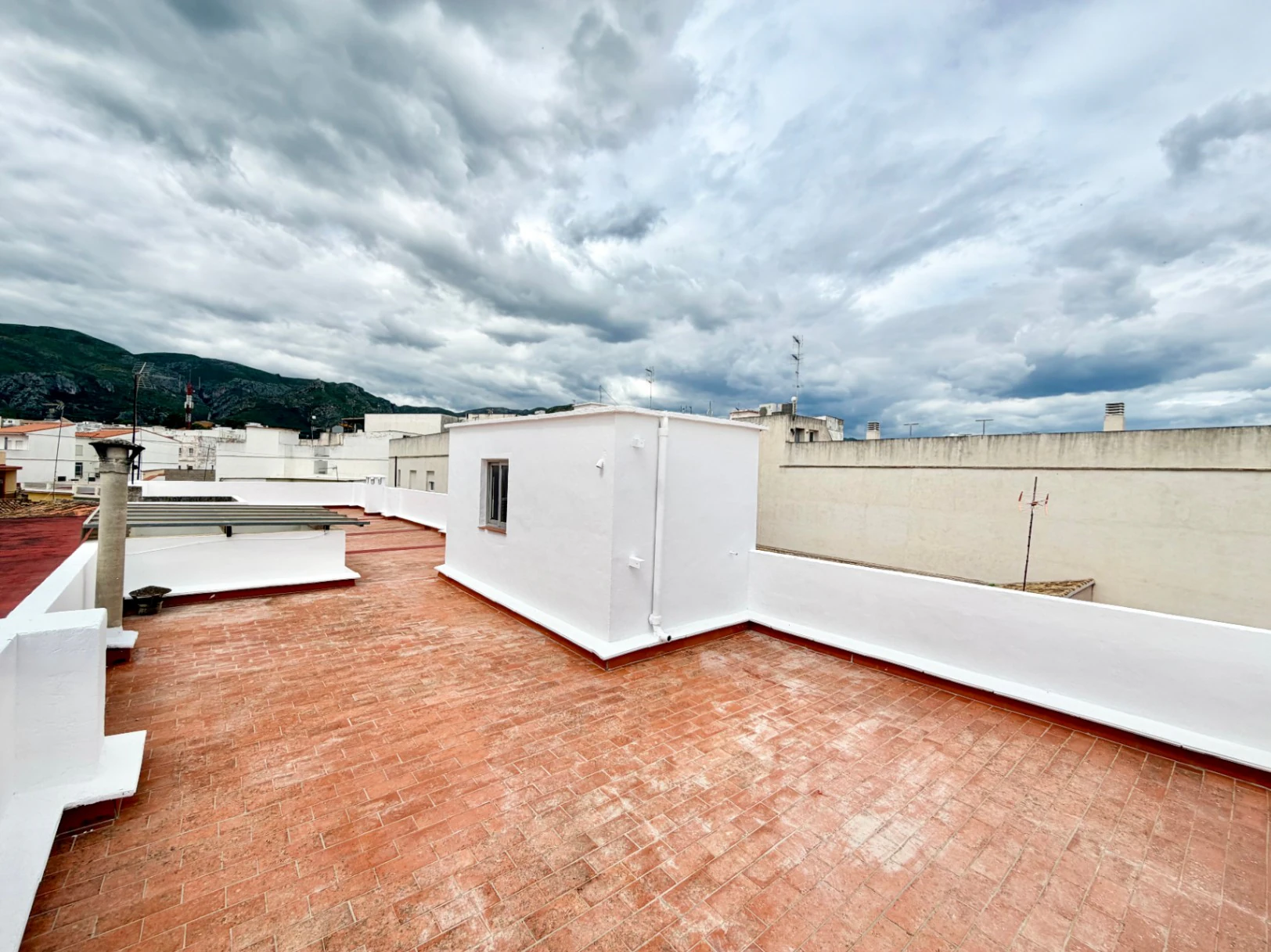 Maison de village avec un grand potentiel pour 3 logements et une terrasse panoramique.