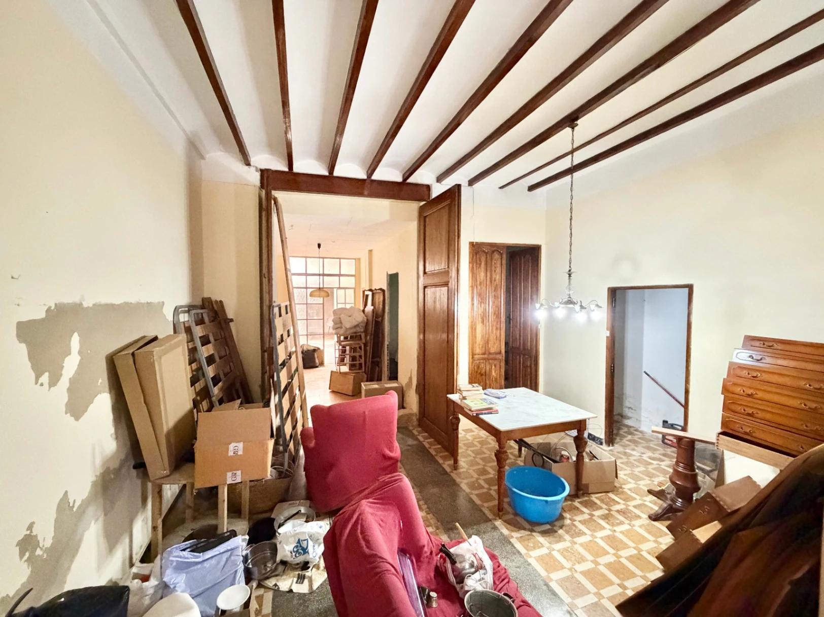 Maison de village avec un grand potentiel pour 3 logements et une terrasse panoramique.
