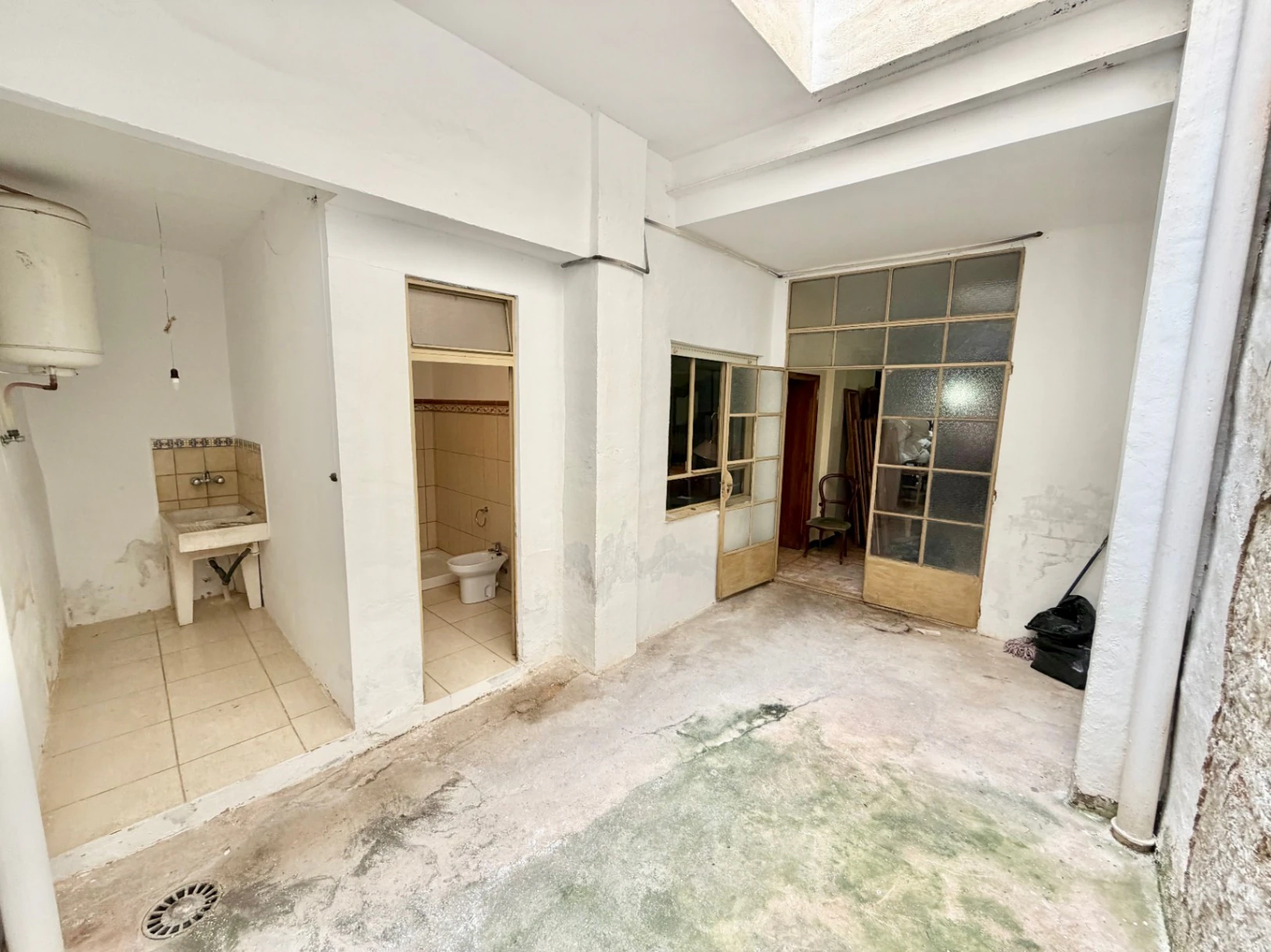 Maison de village avec un grand potentiel pour 3 logements et une terrasse panoramique.