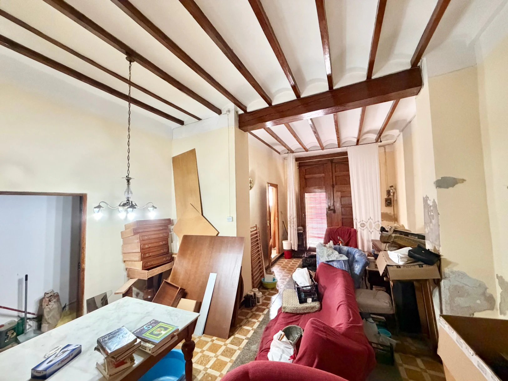 Maison de village avec un grand potentiel pour 3 logements et une terrasse panoramique.