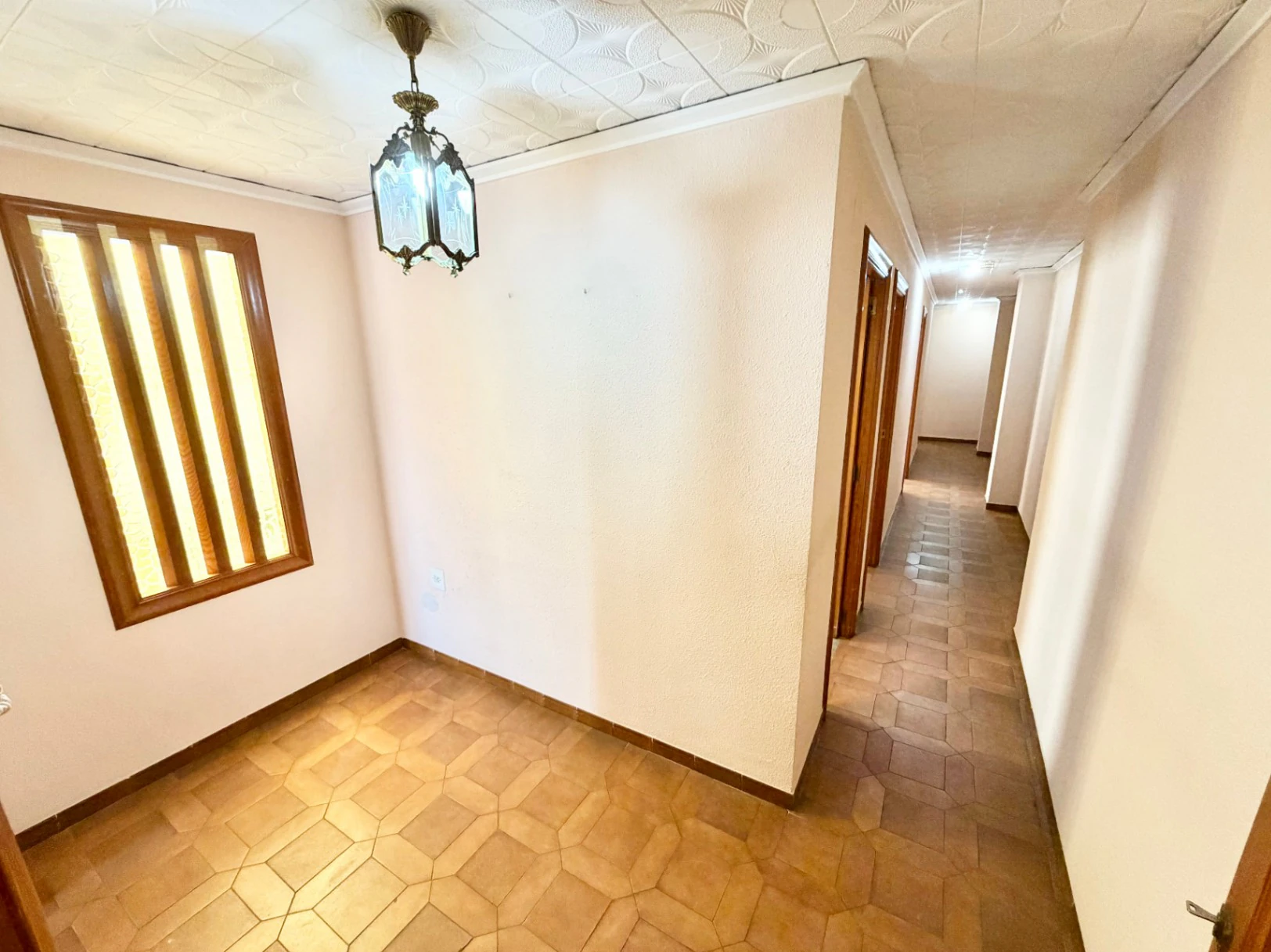 Maison de village avec un grand potentiel pour 3 logements et une terrasse panoramique.