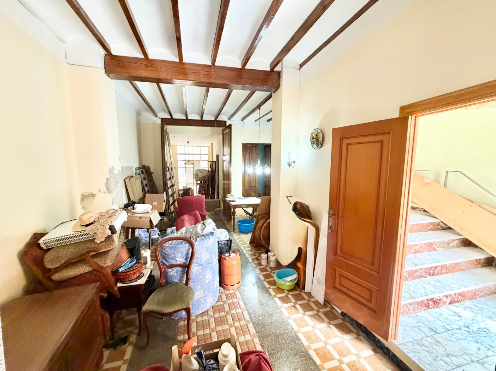 Maison de village avec un grand potentiel pour 3 logements et une terrasse panoramique.