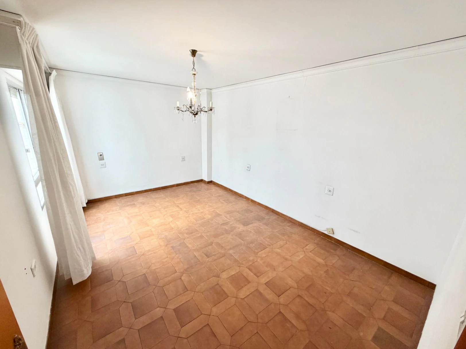 Maison de village avec un grand potentiel pour 3 logements et une terrasse panoramique.