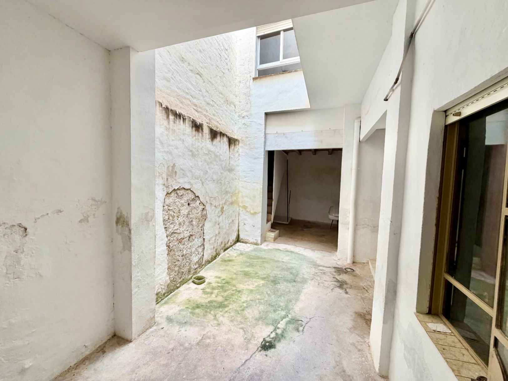 Maison de village avec un grand potentiel pour 3 logements et une terrasse panoramique.