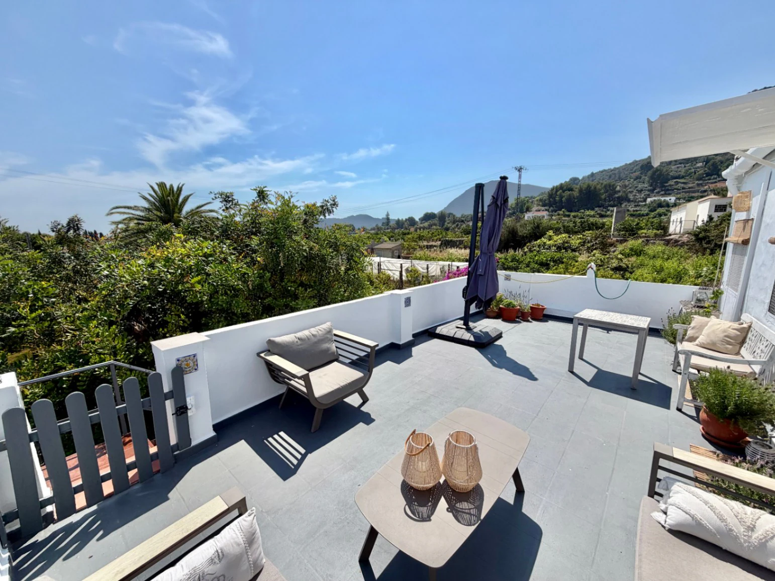 Exclusiva casa de campo en Pego: vistas 360° al mar y la montaña a un paso del pueblo