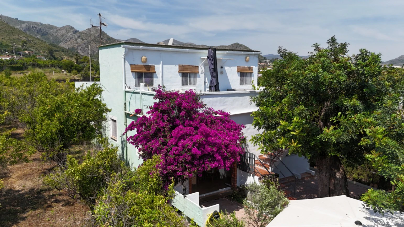Exclusiva casa de campo en Pego: vistas 360° al mar y la montaña a un paso del pueblo