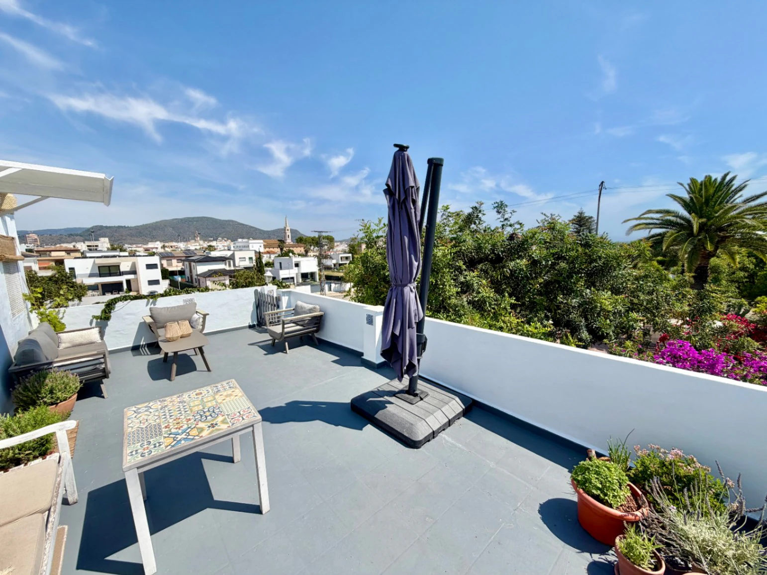 Exclusiva casa de campo en Pego: vistas 360° al mar y la montaña a un paso del pueblo