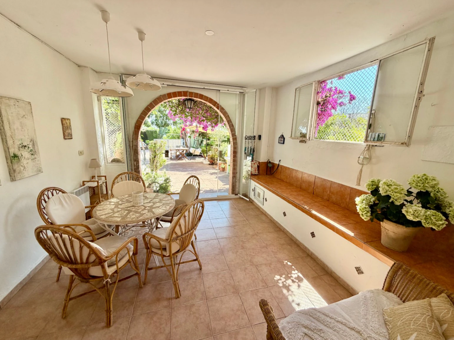 Maison de campagne exclusive à Pego : vues à 360° sur la mer et la montagne, à un pas du village.