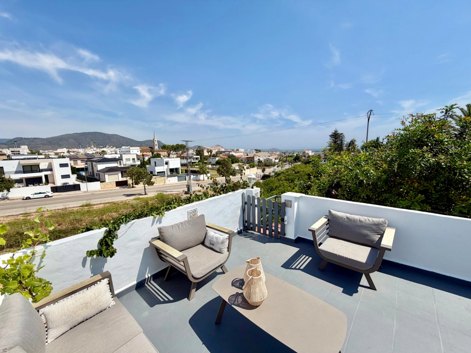 Maison de campagne exclusive à Pego : vues à 360° sur la mer et la montagne, à un pas du village.