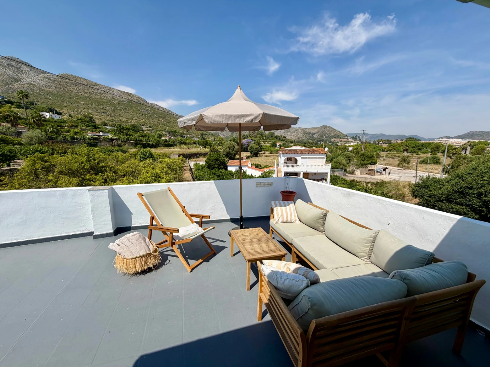 Maison de campagne exclusive à Pego : vues à 360° sur la mer et la montagne, à un pas du village.