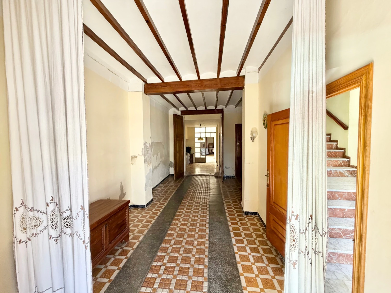 Casa de Pueblo con Gran Potencial para 3 Viviendas y Terraza Panorámica