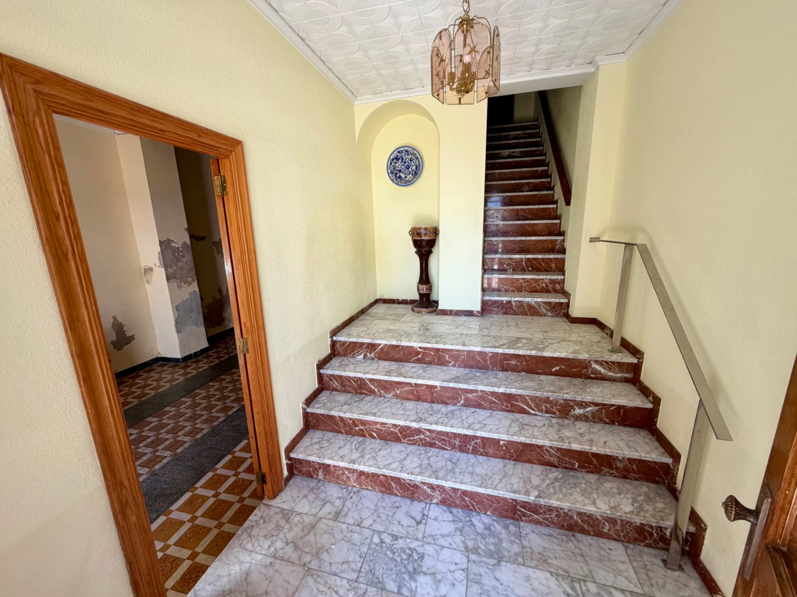 Casa de Pueblo con Gran Potencial para 3 Viviendas y Terraza Panorámica