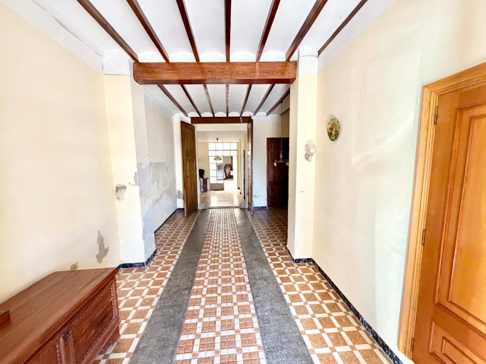 Casa de Pueblo con Gran Potencial para 3 Viviendas y Terraza Panorámica