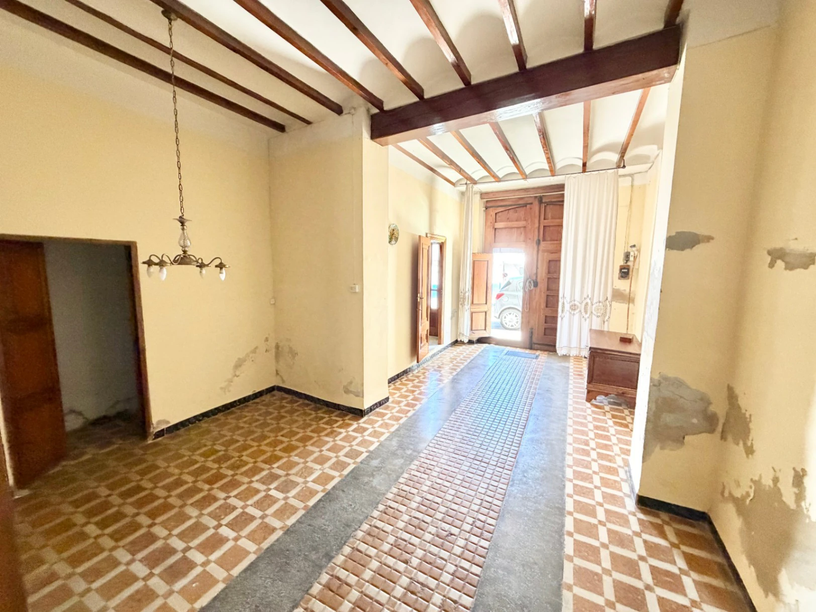Casa de Pueblo con Gran Potencial para 3 Viviendas y Terraza Panorámica