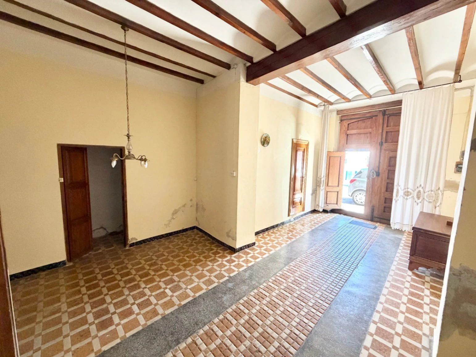 Casa de Pueblo con Gran Potencial para 3 Viviendas y Terraza Panorámica