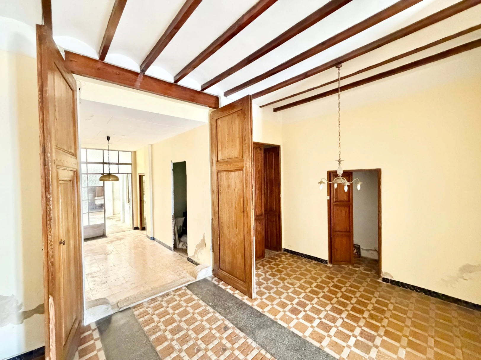 Casa de Pueblo con Gran Potencial para 3 Viviendas y Terraza Panorámica