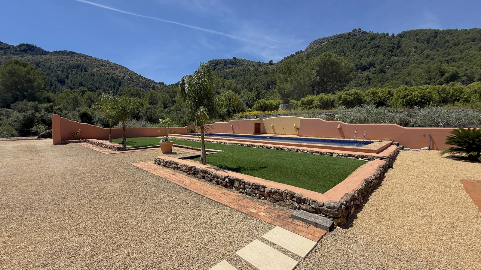 Un oasis de paz. Una propiedad de ensueño con un amplio terreno y total privacidad cerca de Denia, Oliva y Jávea.