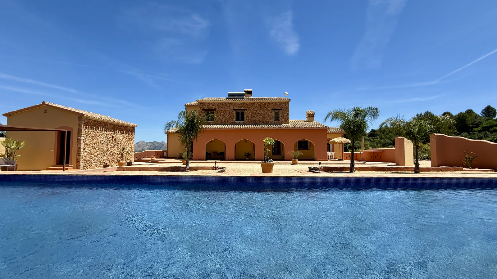 Un oasis de paz. Una propiedad de ensueño con un amplio terreno y total privacidad cerca de Denia, Oliva y Jávea.