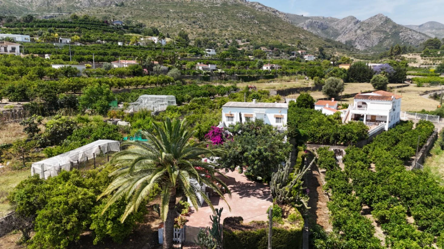 Exclusiva casa de campo en Pego: vistas 360° al mar y la montaña a un paso del pueblo